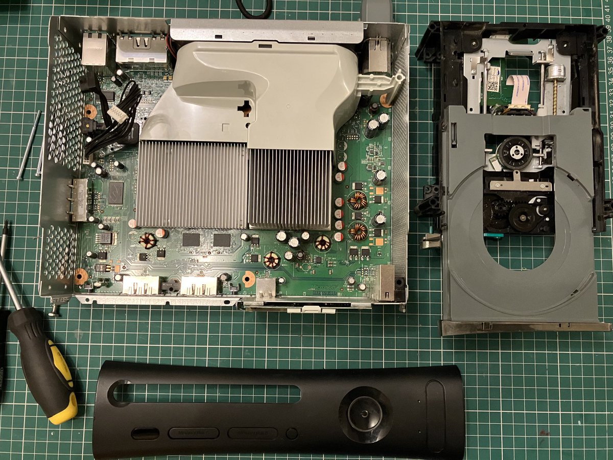 Current repair job. Drive wouldn’t open because the belt was shot. Managed to revive it in boiling water but going to replace it as I don’t want to try opening this thing again. Xbox 360: 1 My fingers: 0