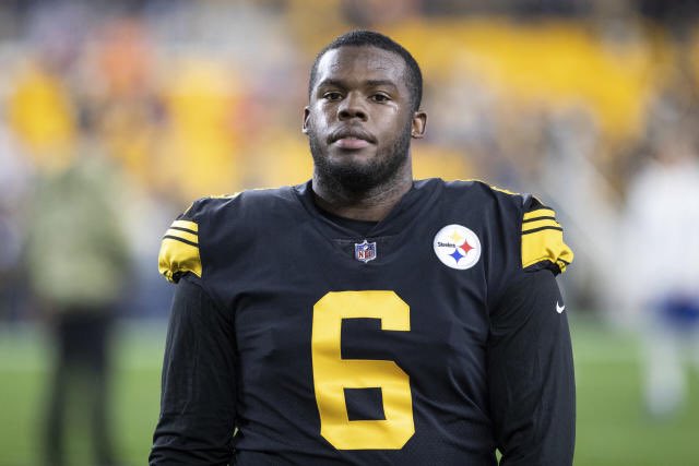 andreaibanco's tweet photo. Los Steelers dijeron, se termina el Super Bowl y empieza nuestra temporada 2024...

Además de Trubisky, también cortaron al OT Chukwuma Okorafor y al punter, Pressley Harvin III.

@nflgirlsmx https://t.co/QeTgNqrYfE