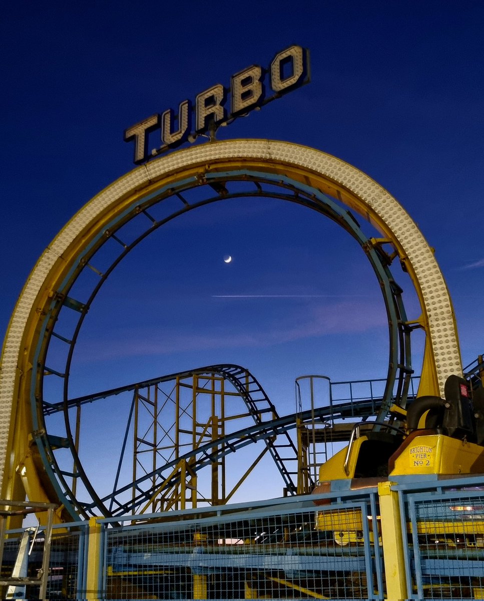 DawnSunrise1's tweet image. Spot the moon!
Palace Pier, Brighton,  UK 
12.02.24
#moonwatch #crescentmoon
#ThePhotoHour #StormHour