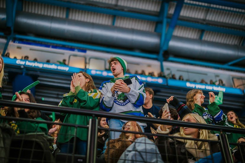 UoNSport's tweet photo. #NottsVarsity ๐ | A tough start for the #GreenandGold, with NTU claiming the first win of the series.
Thank you to the @UniofNottingham crowd for your support tonight ๐
Thereโs still plenty to play for - weโll see you all at the next fixture ๐
#WeAreUoN // ๐๐ https://t.co/tRdETlJdxW
