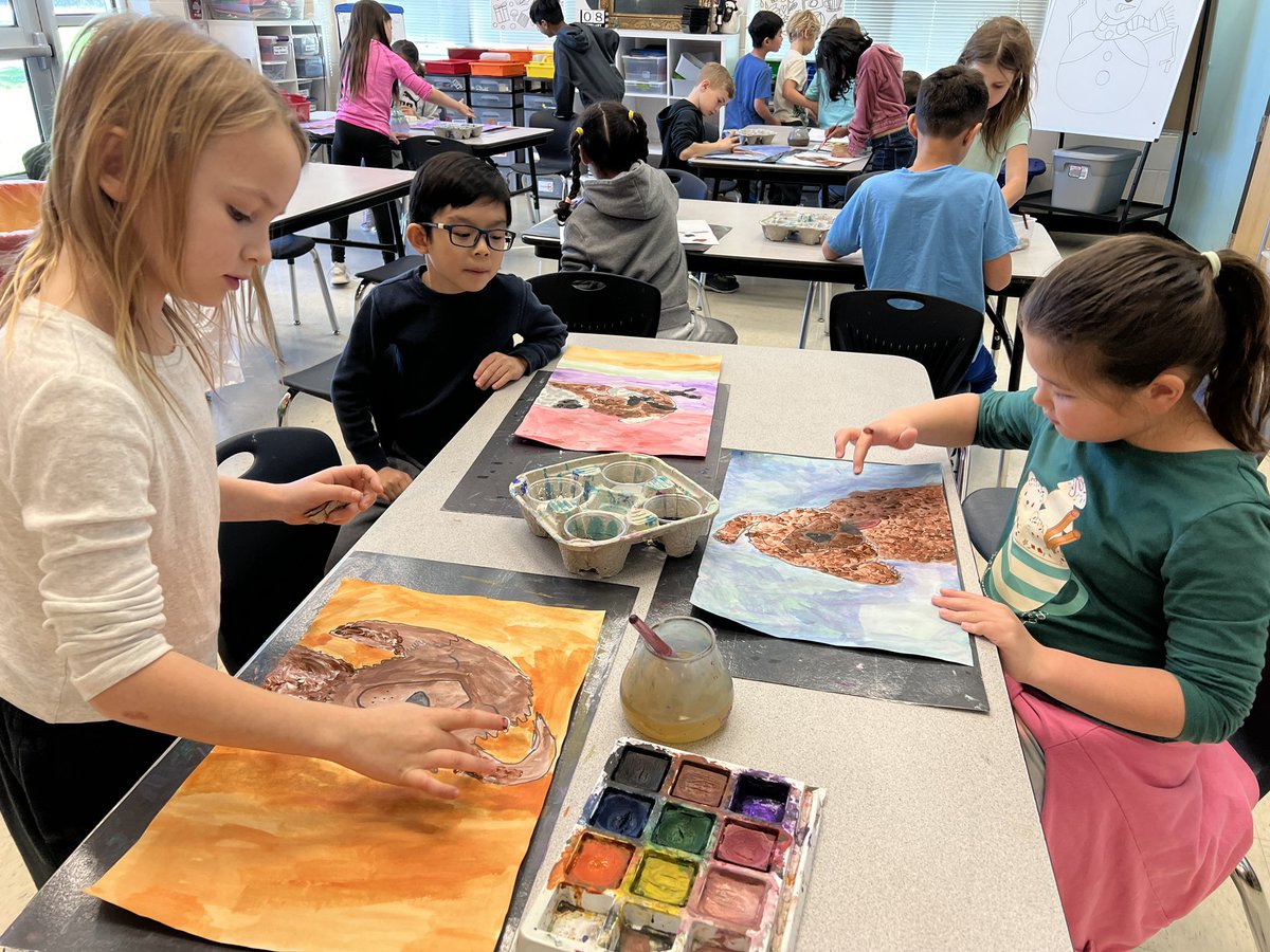 MrsSims7's tweet image. Second Grade Artists fingerpainting their Iris Scott inspired Wet Dogs! @RiverRidgeElem