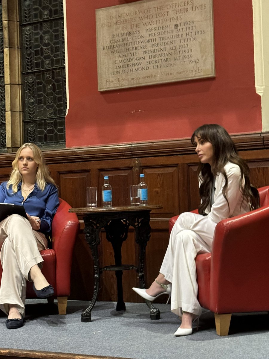 From Olympic dreams & refusing to fail to the importance of effective presence, the conversation with @ImMollyBloom at @OxfordUnion was fascinating. Particularly appreciated her advice on learning to be kind to oneself and learning to move on.