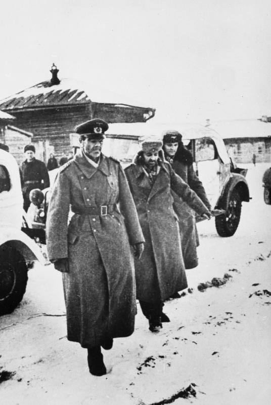 BestSellingRead's tweet image. The latest episode of Beyond Barbarossa, number 43, is LIVE! Two Soviet victories, two German defeats within days: Stalingrad and Leningrad. 
The first English-language podcast focusing on the Eastern Front of World War II. 
beyondbarbarossa.podbean.com/e/two-victorie…—-beyond-barbarossa-episode-43/