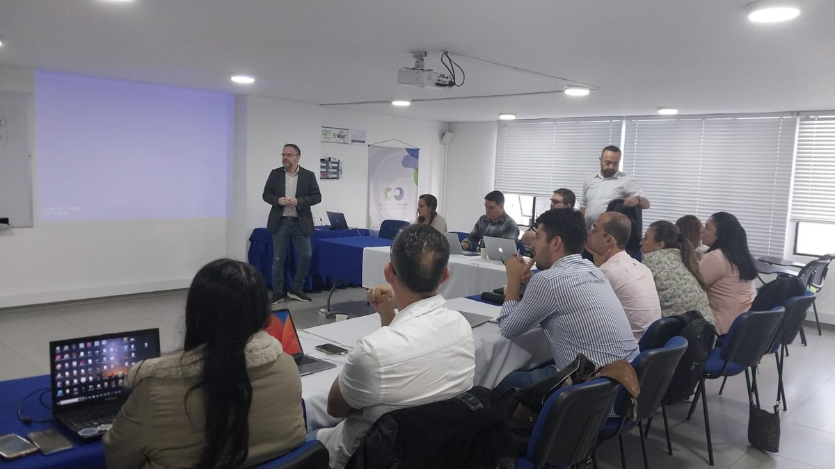 CCManizales's tweet photo. Entrenamiento al equipo interno de las empresas en 👉 liderazgo estratégico 👇👇 “Transformación digital y mejora en la gestión de la estrategia comercial de nueve empresas del Clúster de Proveedores de Servicios de Marketing - Empathy”✅  @ColombiaProductiva @AlcaldiaManizales https://t.co/8XNCsJ6S3C