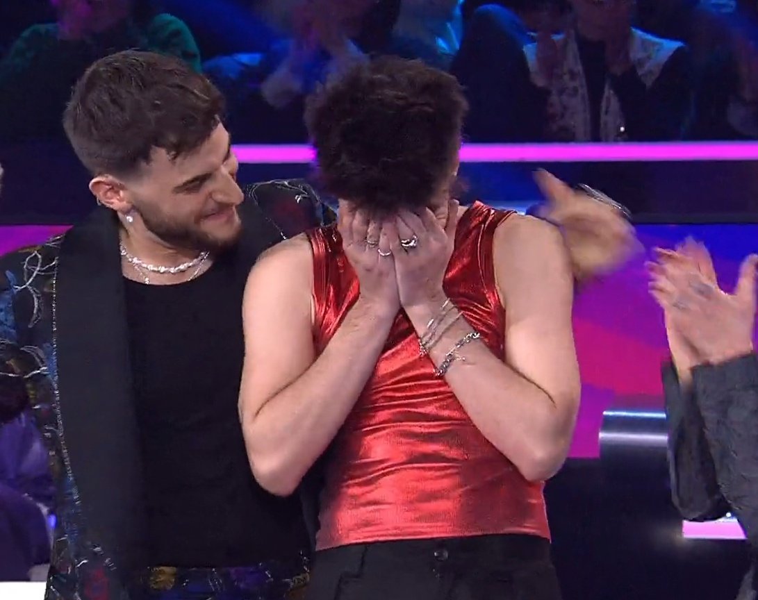 crisjmx10's tweet photo. No os voy a perdonar nunca que en la final se haya metido la persona más inferior vocalmente de todos los concursantes solo por una carpeta y se haya ido una de las mejores voces #OTGala11 https://t.co/PAsc9wOQlH