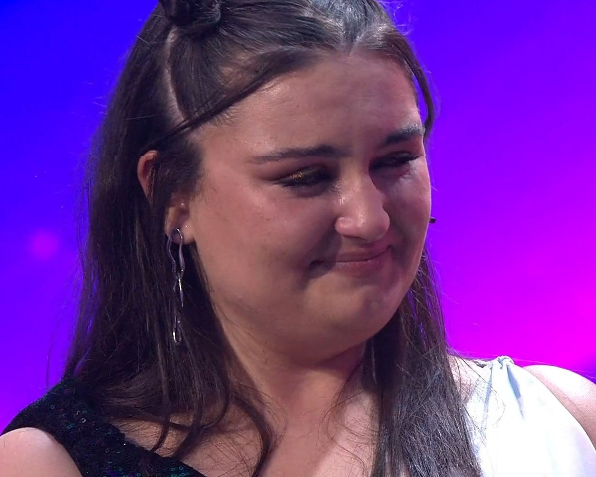 crisjmx10's tweet photo. No os voy a perdonar nunca que en la final se haya metido la persona más inferior vocalmente de todos los concursantes solo por una carpeta y se haya ido una de las mejores voces #OTGala11 https://t.co/PAsc9wOQlH