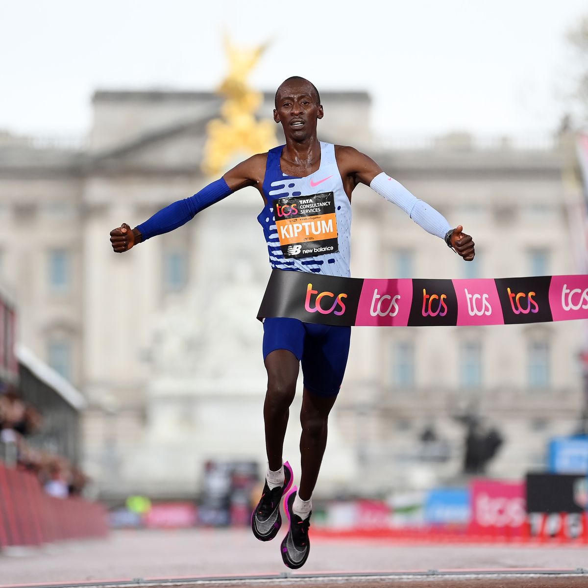 icorvilud's tweet photo. Honouring life &amp; legaña y of Kelvin Keptum
⭐️Wish your last run flies you towards heaven
⭐️Condolences to his family and friends
⭐️Your Marathon records stand here.
⭐️You’ll shine as a true star in the sky 
RIP
#KelvinKiptum #worldmarathon #Kiptum https://t.co/YGIWBwti58