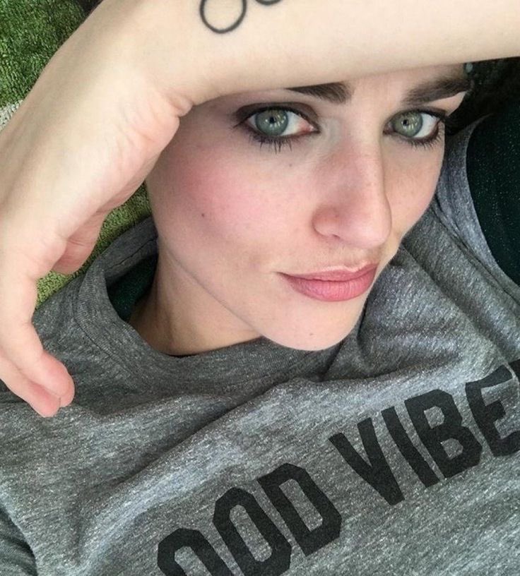 katie updates (@mcgrathsite) on Twitter photo 