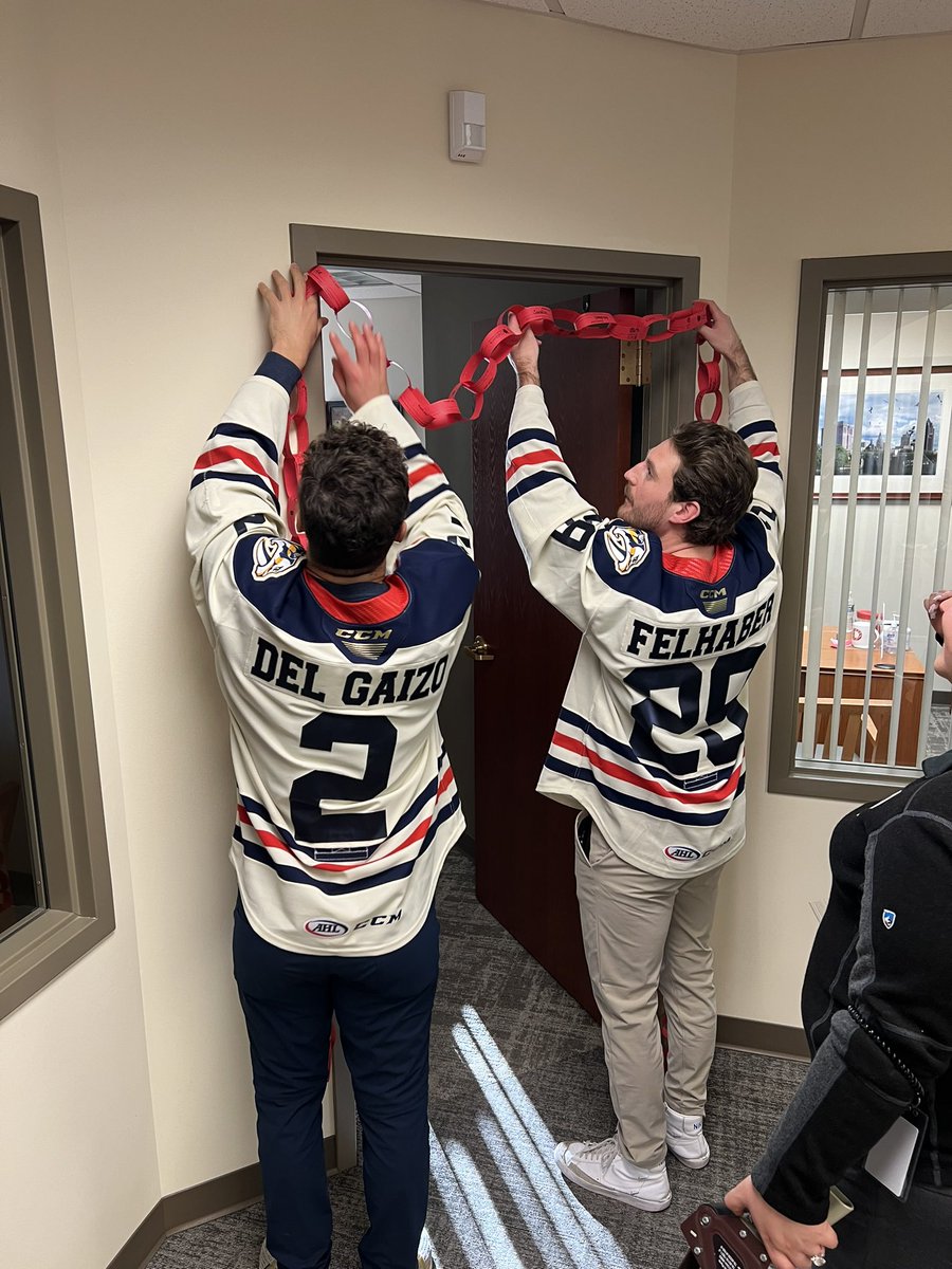 Thank you to @LandmarkCU for having some of our guys visit some branches to help raise money for @childrenswi with your Chain of Hearts! #MILhockey