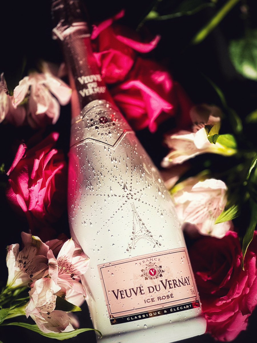 Be mine!🥂🌹❤️‍🔥

#ValenwinesDay #sparklingwine @VeuveduVernay #sparklingrosé