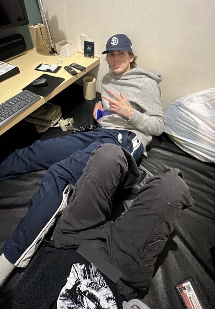 morteus's tweet photo. daily dose of vinnie hacker 🙃 https://t.co/0ujuJw5Yrp
