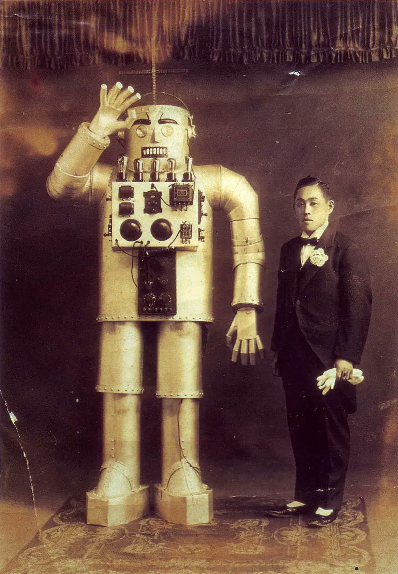 The first known Japanese robot in humanoid form - designed by Yasutaro Mitsui in 1930.