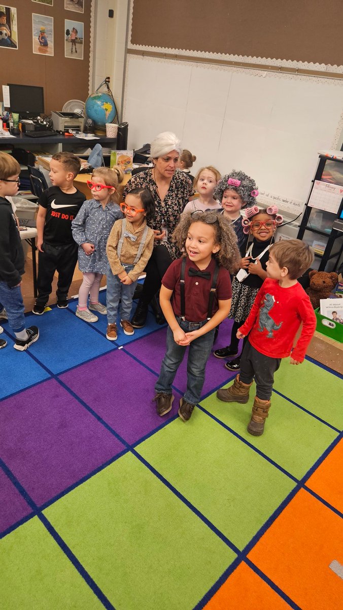 QianaPerry79's tweet photo. 100 Days of School - and the Kids of Shady Pines Made It!!!! Yayyyyyy 100 @GreeceELC https://t.co/Zltg59Aond