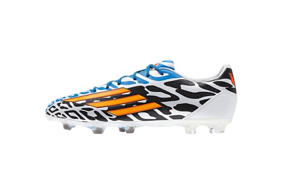 martopiaggi's tweet photo. si de chico no quisiste tener estos botines dudo mucho de vos como futbolero https://t.co/1zJBa2ljxV