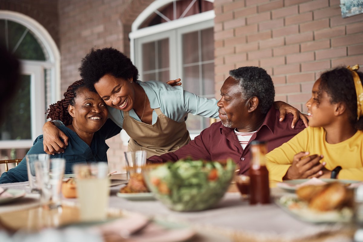 Black/African American people are at higher risk of certain eye diseases — and some of these diseases run in families. This #BlackHistoryMonth, talk about your family #EyeHealth history. Use this conversation starter: nei.nih.gov/FamilyEyeHealt… #EyeHealthMyHealth #EyeHealthEducation