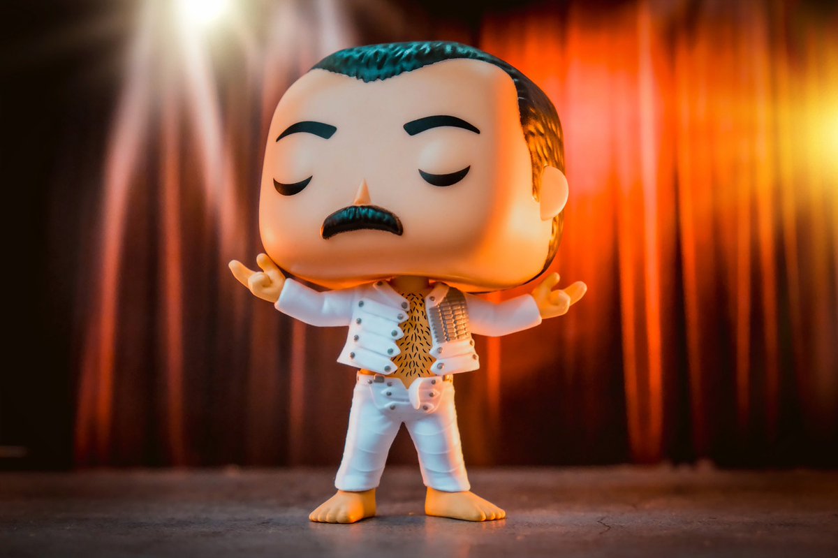 PrideOfAtlantis's tweet photo. “Yes I was born to take care of you, every single day of my life!” ❤️

💘: FEB12 - Love Song
👑: @OriginalFunko 
🤳: #FunkoPhotoADayChallenge 

#Funko #FunaticallyEverAfter #MyFunkoStory #OriginalFunko #FunkoPop #FreddieMercury https://t.co/wUWFuGvOI3