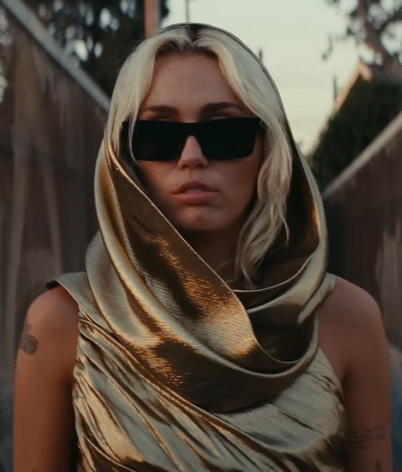 PopCrave's tweet photo. “Flowers” by Miley Cyrus returns to the top 10 on the Hot 100 at #10, following #GRAMMYs performance and wins.

It spent 8 weeks at #1 last year. https://t.co/0NLCz6Xj1l