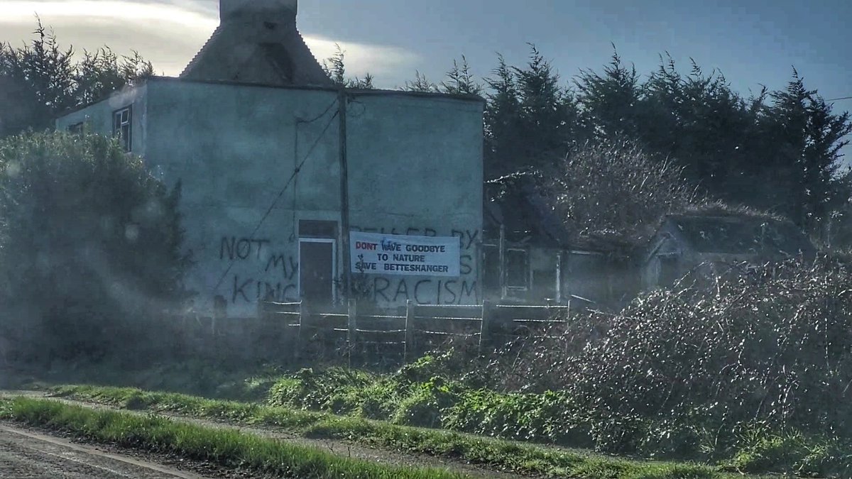 pilts1974's tweet photo. See this come up on my FB feed this morning, someone utilised a derelict building to voice their concerns. Although it clearly it hit a nerve, as it wasn't there this afternoon when I went to have a lookπ
#saveBetteshanger https://t.co/35rp0gsq9a
