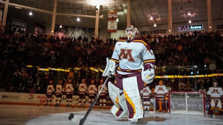 KlippersHockey's tweet image. This past weekend, Klippers alum and Kindersley native Justen Close stopped all 66 shots for his 12th and 13th career shutouts - tying the record for most shutouts in @GopherHockey Program History! 〽️

That a boy, Close!🧃

📸 @GopherHockey

#StayHerePlayHere | #KlippersHockey