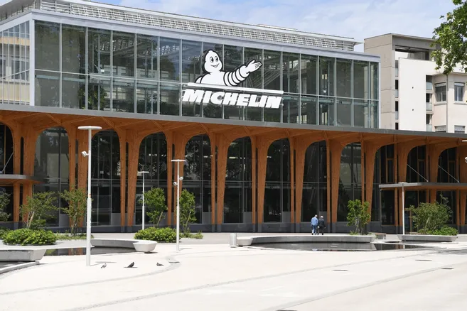 lamontagne_fr's tweet photo. Michelin affiche pour 2023 des résultats jugés solides

▶https://t.co/cvhWRvf8X8 https://t.co/8rexKZuASr