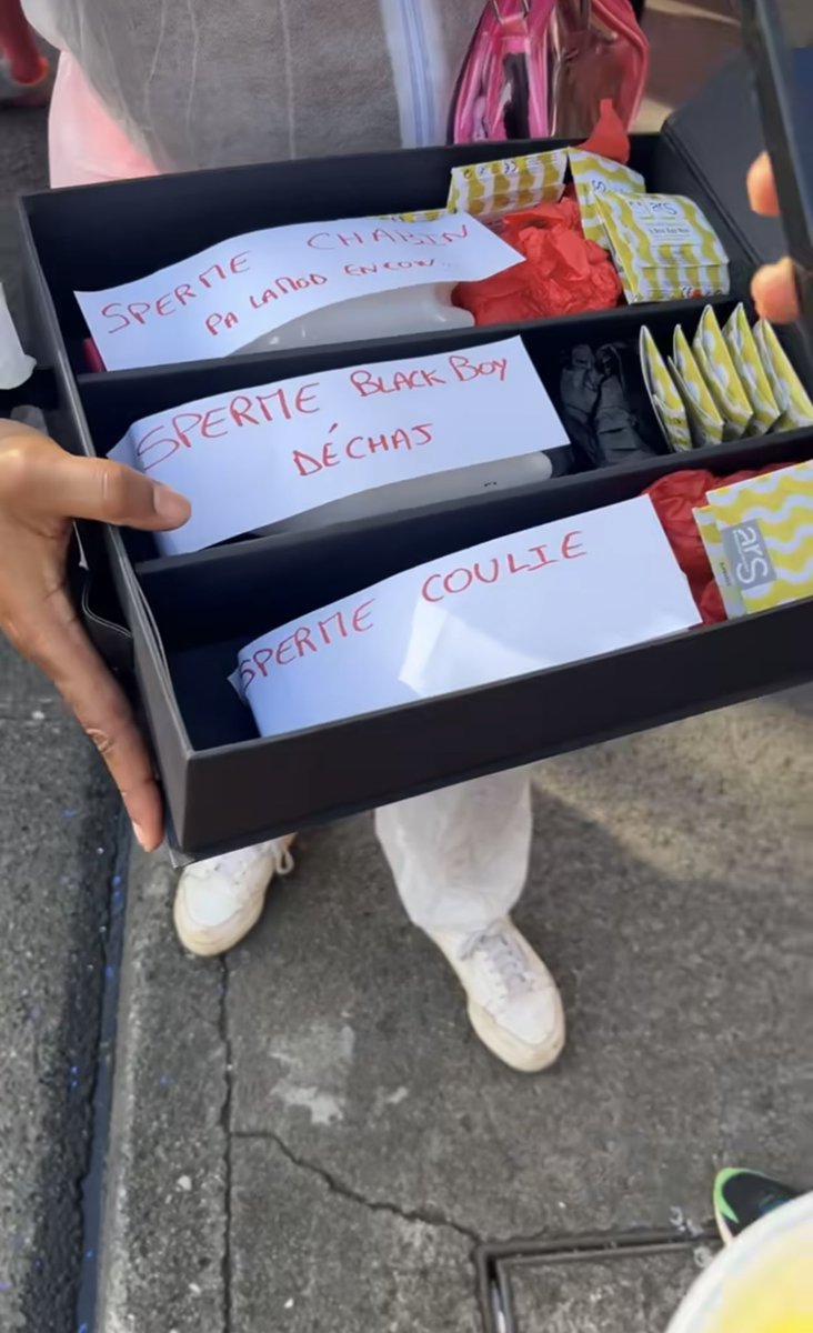 tahnnn_'s tweet photo. Macron :  « il faut entamer un réarmement démographique ! »
Le martiniquais : « Okayyyyy »👇🏽😭 https://t.co/KxYDoMGjjL