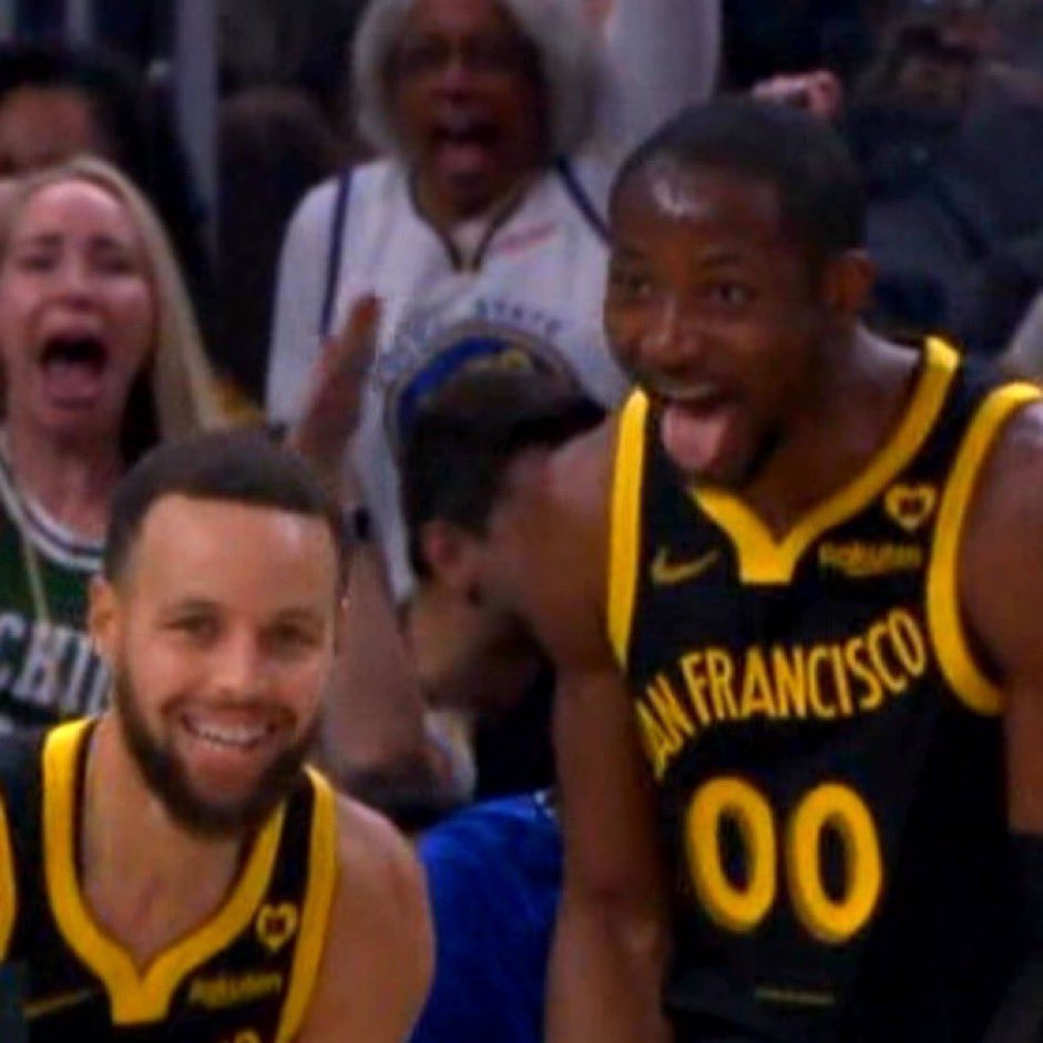 sumiiitup's tweet photo. The Golden State Warriors play basketball today #vibesareback https://t.co/d8oXAmfQ6k