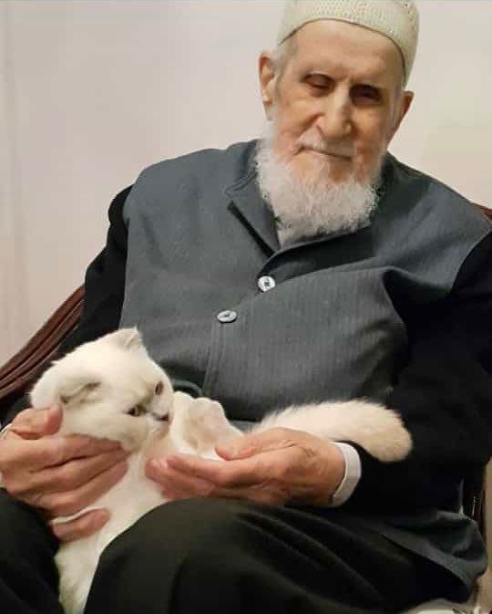 Kurra Hafız Hacı Abdullah NAZIRLI Hoca, sadece Elazığlı hemşehrilerimize değil, ilmi ve eserleri ile ulaştığı bütün gönüllere ışıktı.
Doldurulması zor büyük bir boşluk bırakarak, aramızdan ayrılışının sene-i devriyesinde kendisine Allah’tan rahmet dilerim.
Mekanı cennet olsun !