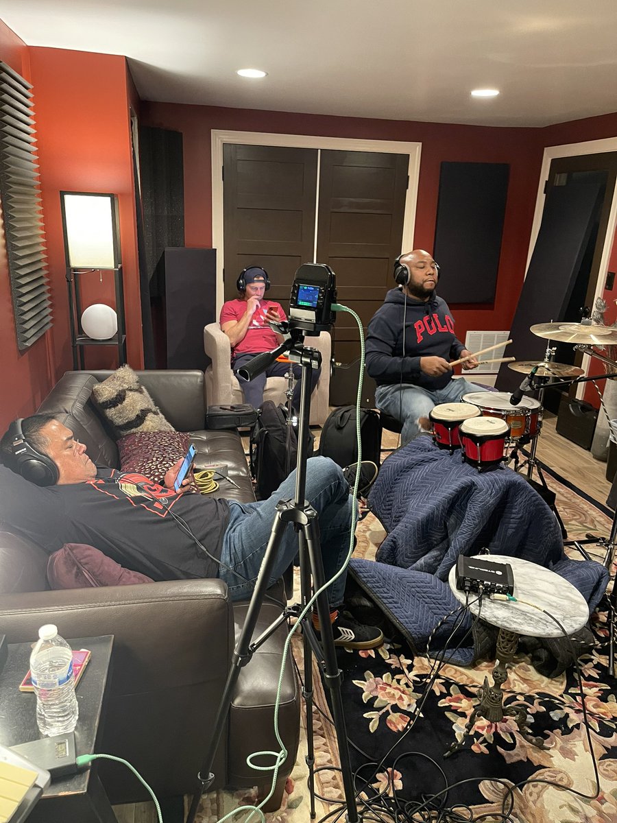 ClockwizeMusic's tweet photo. My first time recording live drums, went pretty well after trial & error 👍🏽 #musicproductuom #recording #recordingsession #homestudio #reggae #music #musicians #livemusicians #realmusicians #band #liveband @PresonusStudio1 @PreSonus @UAudio https://t.co/nMWrnDNOAO