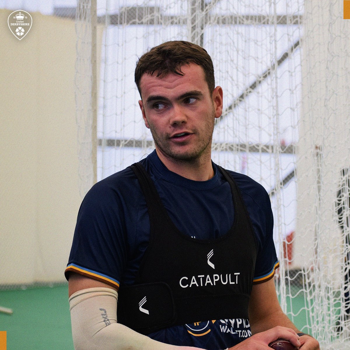 DerbyshireCCC's tweet photo. 𝐓𝐡𝐞 𝐛𝐢𝐫𝐭𝐡𝐝𝐚𝐲 𝐛𝐨𝐲 🎂

Great to see Sam back in Derby after his recent stint in New Zealand! 🇳🇿

See the seamer in action this summer with Membership 🏏

Buy ⤵️
