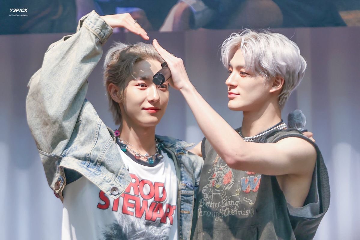renjuns323's tweet photo. i love these pictures so much ☹️ https://t.co/aJ5pMvrnaC