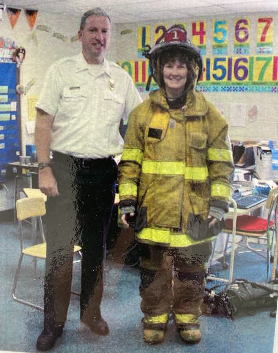 WOW - Charlie Pistone's BEAT tribute to retired teacher Leslie Robinson is a wonderful read. Find it now on Medina County Life. Great work Charlie!

A Late Start to a Wonderful Career: Leslie Robinson, Retired Huntington Elementary Teacher medinacountylife.com/online_feature… via @MCLEvents