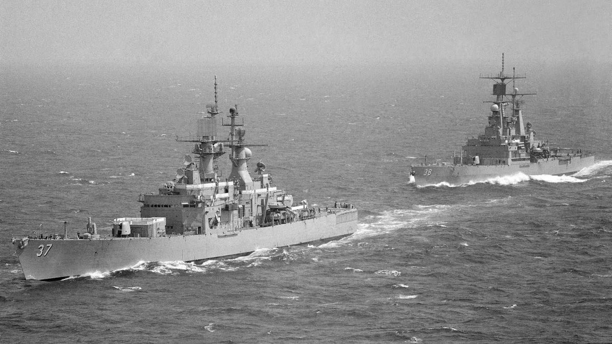 Per request, here are nuclear-powered guided missile cruisers #USSSouthCarolina #CGN37 and #USSVirginia #CGN38 underway, October 1980.  Similar lines, with a different load outs.  South Carolina had two Mk-13 single arm launchers.  Virginia had two Mk-26 dual arm launchers, both