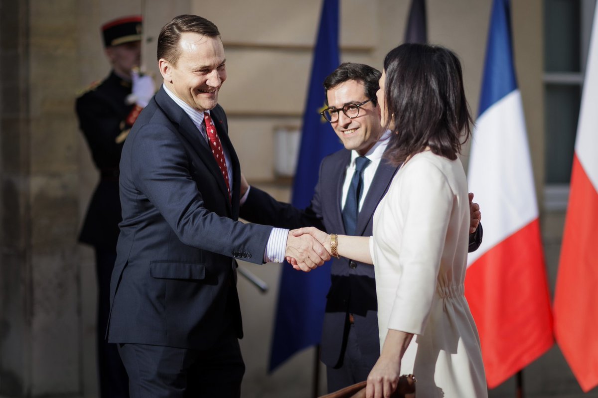 GermanyDiplo's tweet image. The #WeimarTriangle is a natural framework for cohesion &amp;amp; unity in Europe. NATO is the backbone of our security – simultaneously, we are collectively building a European Security &amp;amp; Defense Union. @ABaerbock with @steph_sejourne &amp;amp; @sikorskiradek 1/4