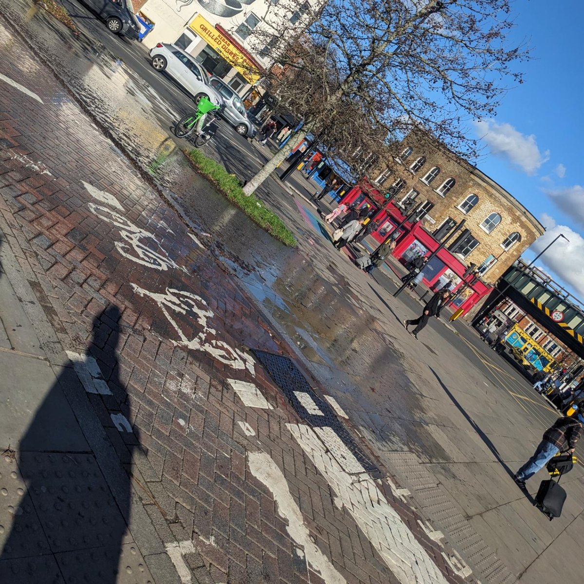 Our Young Urban Designers with @sustrans & @wemakecamden visited Brixton today for design inspiration for their proposal!Thank you Mo from @SustransLondon for joining with engineering insight #youth #youthled #community #design #healthy #safe #streets #camden #nw1 #regentspark