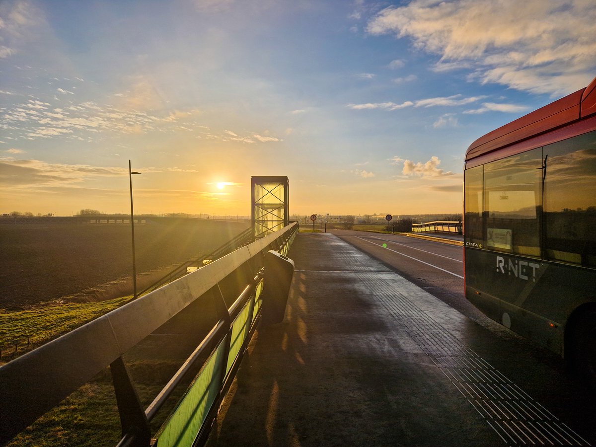 moi_adam's tweet photo. Sunrise and Sunset at Beukenhorst (Hoofddorp) 🌇 🌆
 
#Haarlemmermeer #VisitHaarlemmermeer #VisitHLMR #sunrise #sunset #Beukenhorst #Hoofddorp #Schiphol #Amsterdam #wanderlust #travel #Holland #NL #Netherlands https://t.co/UuLYM5hcql