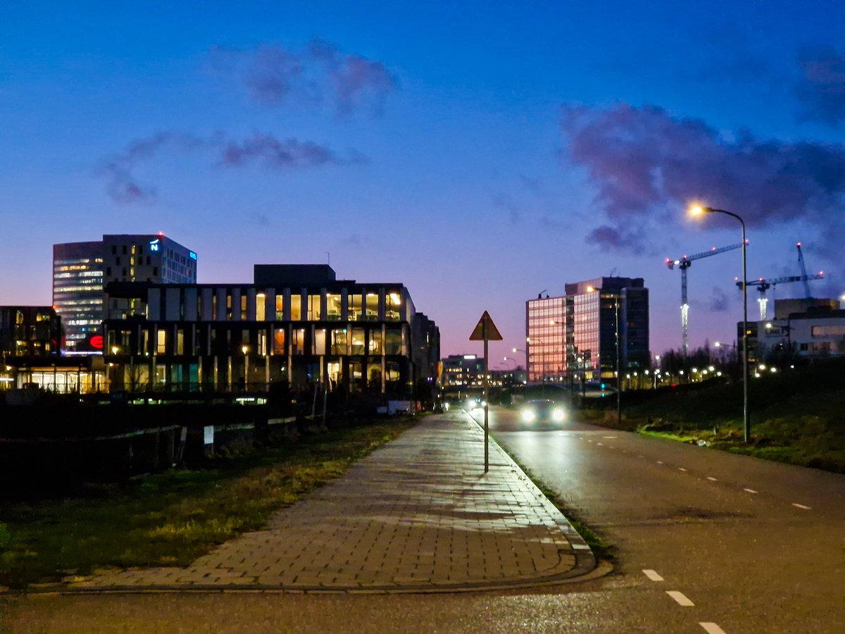 moi_adam's tweet photo. Sunrise and Sunset at Beukenhorst (Hoofddorp) 🌇 🌆
 
#Haarlemmermeer #VisitHaarlemmermeer #VisitHLMR #sunrise #sunset #Beukenhorst #Hoofddorp #Schiphol #Amsterdam #wanderlust #travel #Holland #NL #Netherlands https://t.co/UuLYM5hcql