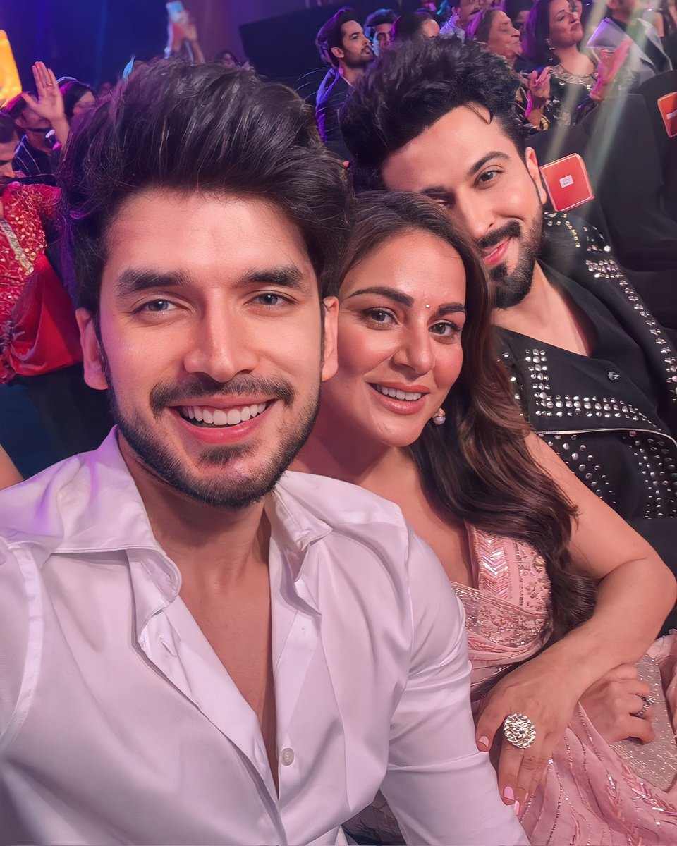 😍❤ #shraddhaArya #dheerajdhoopar #paraskalnawat #preeta #karan #rajveer #kundalibhagya #selfie #smile #dheeshra #preeran #ZRA2024