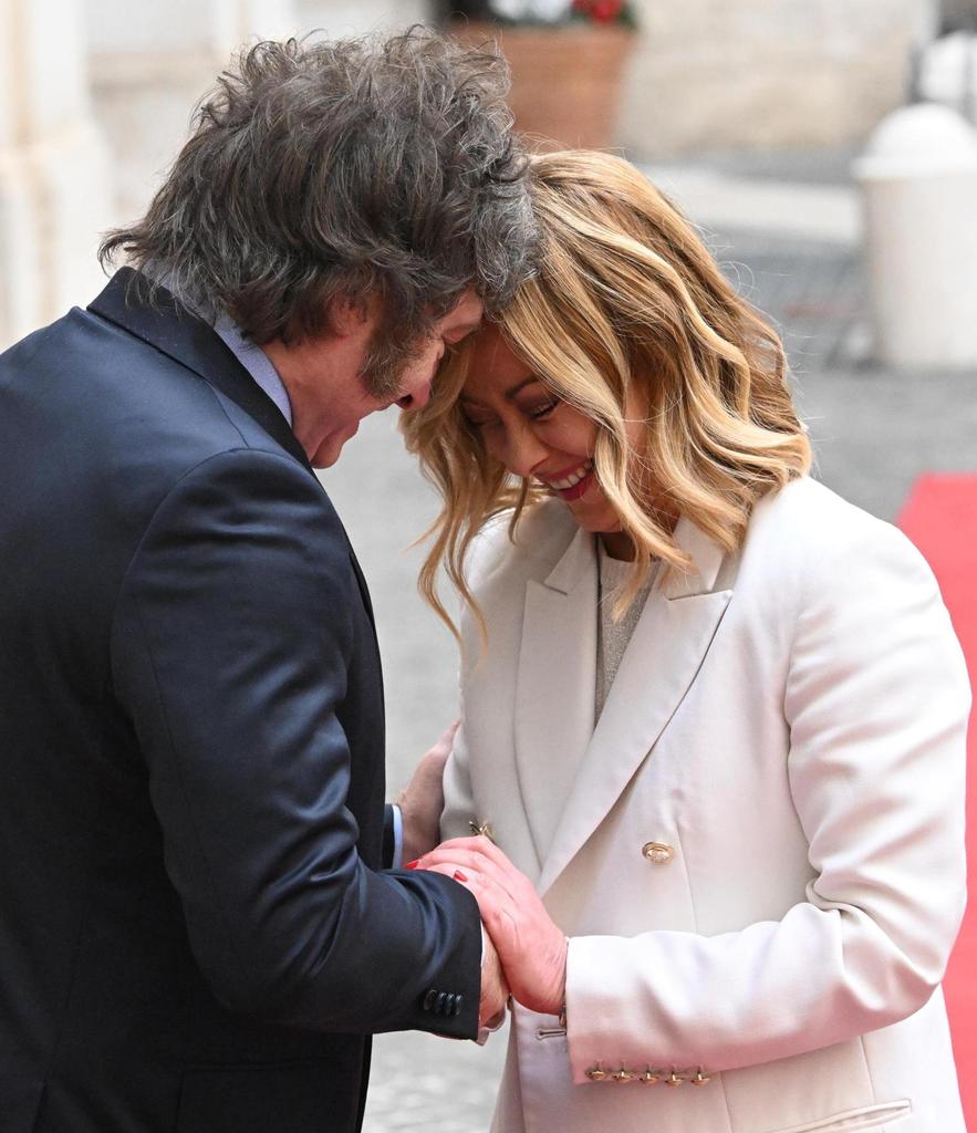 ilruttosovrano's tweet photo. -Visto? Te l'avevo detto, gli racconti due puttanate e ti eleggono
+Sì Giorgia, avevi ragione https://t.co/R2zFpgZkDD