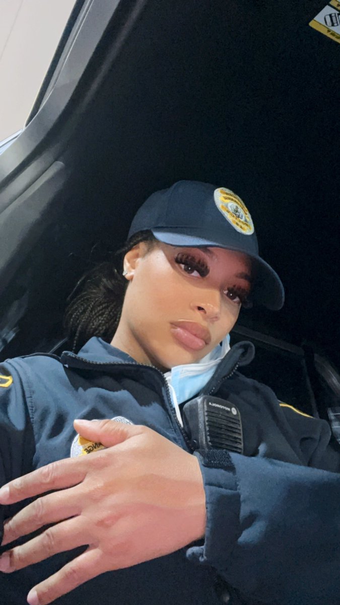Itsjustnajjj's tweet photo. can we get a first responders or you in scrubs thread? https://t.co/o5qUPiTVtj