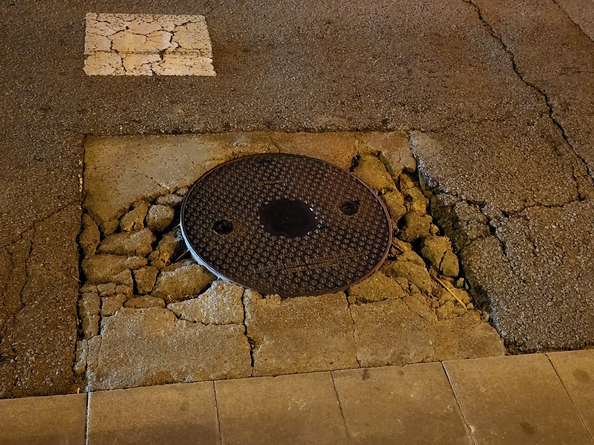 <a href="/santjustcat/">santjustcat</a> <a href="/ginapol/">Gina Pol Borràs</a> <a href="/joanbasaganyas/">Joan Basagañas</a> demanem si us plau una actuació urgent a la crta.Reial alçada Caprabo -Toyota per adequar les malmeses clavegueres que generan un constant fort soroll al pas dels vehicles , a la vegada que un perill pels vehicles. Cal manteniment aquesta via