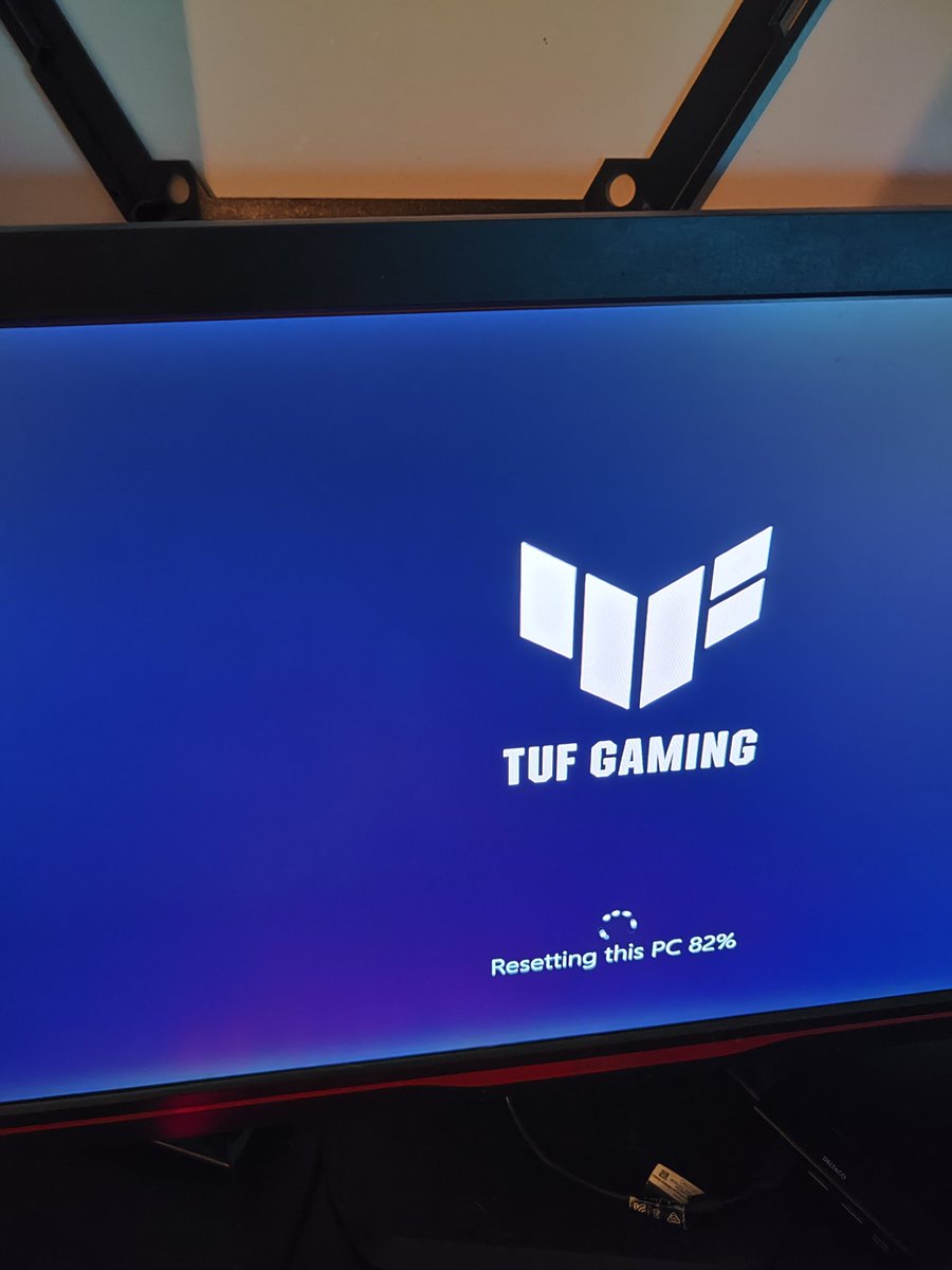 RunePanel's tweet photo. This MF has been on for 5 HOURS and we're just at 82%...

I was hoping this would be a faster process but at this rate I'll have to postpone stream till tomorrow.

Since I gotta redownload and setup the streamy things

BUT ILL KEEP U UPDATED https://t.co/30tFKLH9Mz