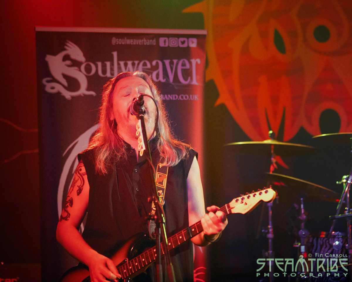 Soulweaverband's tweet image. Awesome photos by 
@FinCarroll of @SteamtribePhotography📸from an amazing night last Friday at Leo&apos;s Red lion Gravesend supporting Legends Praying Mantis who were superb. 
@troymantis

#londondrumstickcompany #statusgraphite #livemusicrocks #fendercustomshop #rockphotography