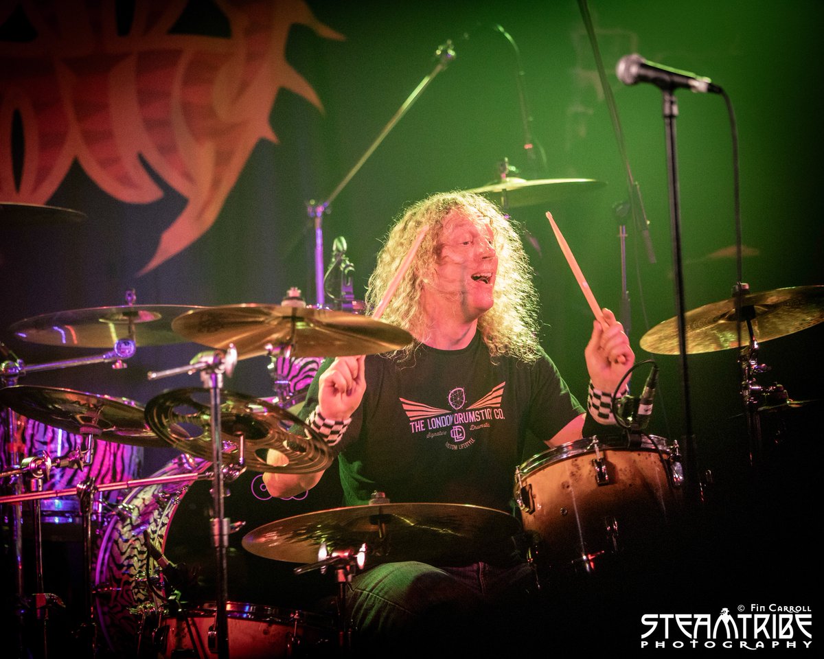 Soulweaverband's tweet image. Awesome photos by 
@FinCarroll of @SteamtribePhotography📸from an amazing night last Friday at Leo&apos;s Red lion Gravesend supporting Legends Praying Mantis who were superb. 
@troymantis

#londondrumstickcompany #statusgraphite #livemusicrocks #fendercustomshop #rockphotography