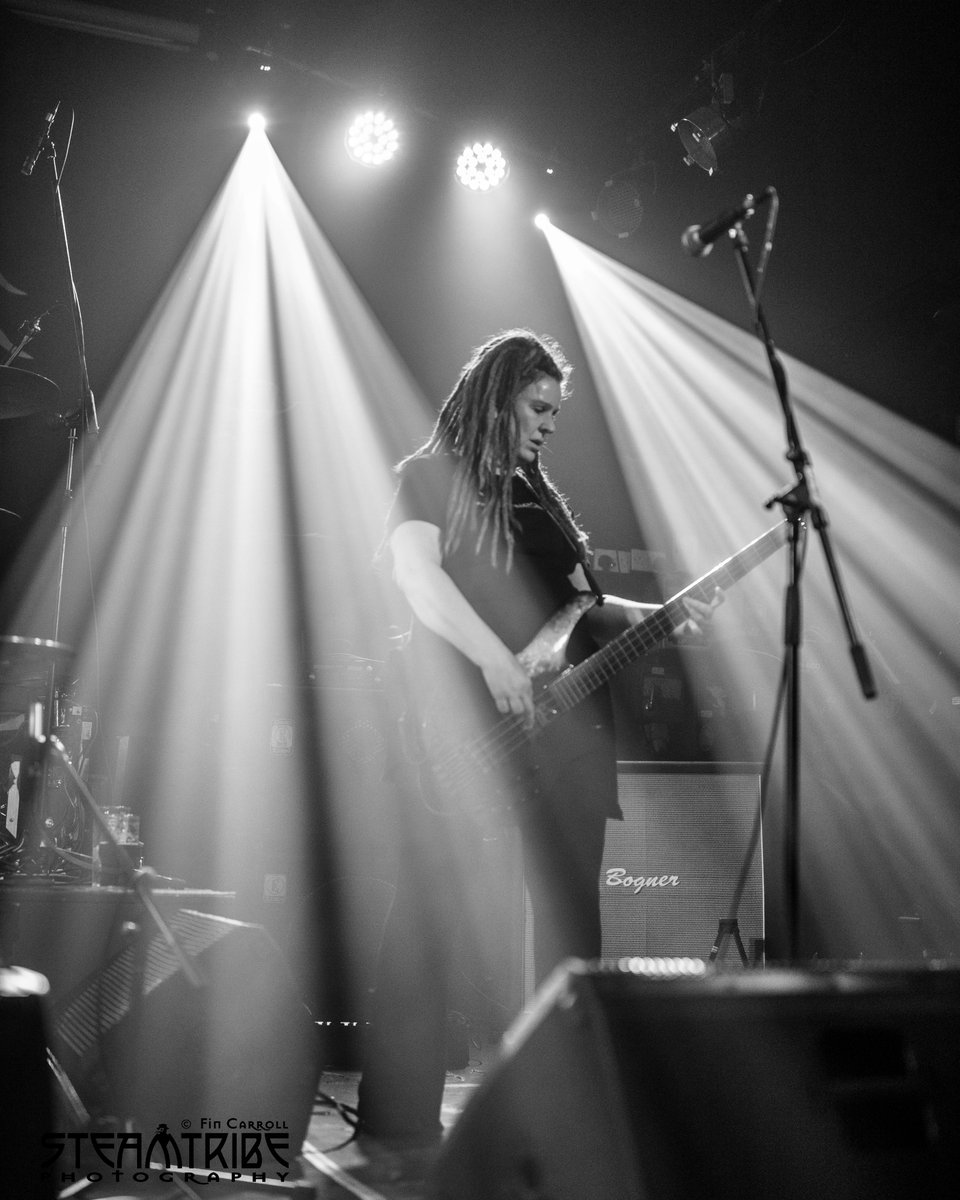 Soulweaverband's tweet image. Awesome photos by 
@FinCarroll of @SteamtribePhotography📸from an amazing night last Friday at Leo&apos;s Red lion Gravesend supporting Legends Praying Mantis who were superb. 
@troymantis

#londondrumstickcompany #statusgraphite #livemusicrocks #fendercustomshop #rockphotography