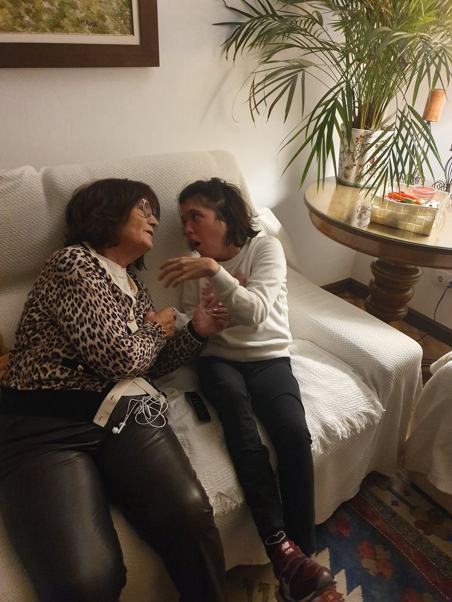 ElisendaRosF's tweet image. Ara feia dies que no es veien. Un vespre de retrobament 😍😍
#família
#llar