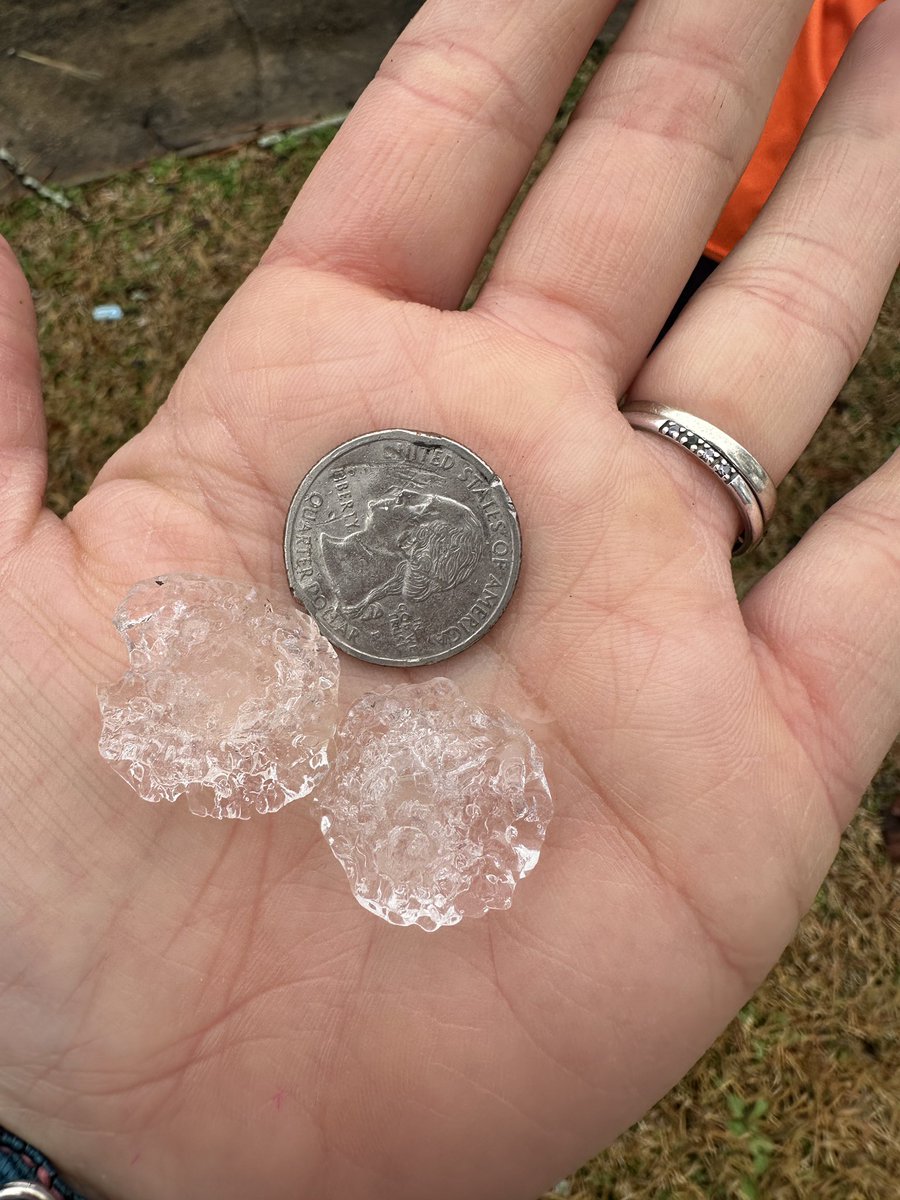 MaryCarol63's tweet photo. Quarter sized hail just fell on Shades Mtn in Hoover! @spann https://t.co/58GiZaWO3E