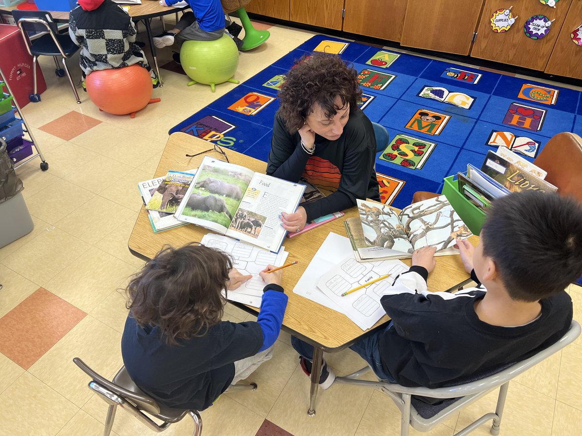 Wood Park students are diving into their non-fiction reading and writing units this month. We are learning so many interesting facts about animals!
#WoodPark #NonFiction #READ #CommackSchools 🦝🐒🐘