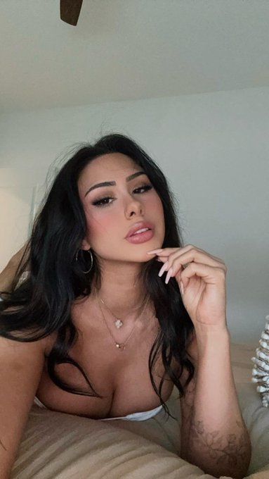 Imagine the back shots 🤭 https://t.co/FZEENZxOJW<a href="/tag/nnn"class="tags"><span>#nnn</span></a>