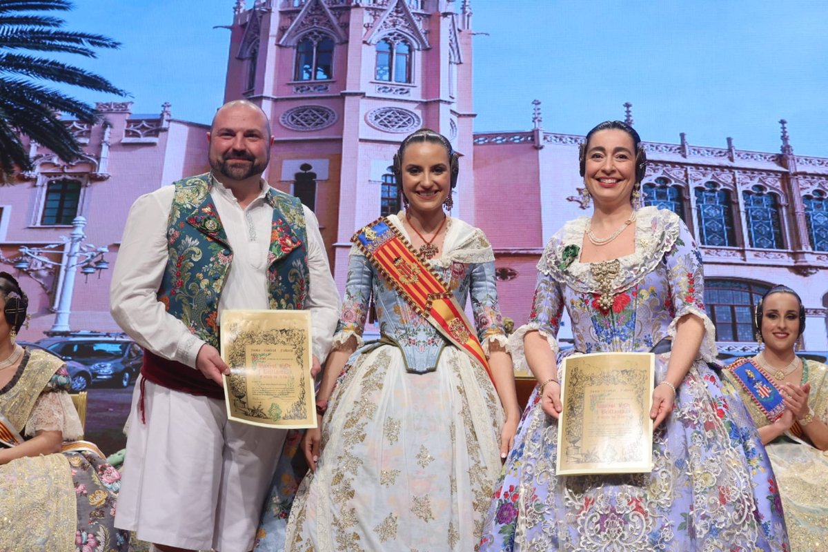 Hablardefallas's tweet photo. Comienzan los intercambios de fotografías y la imposición de Brillants en las Reales Atarazanas.
Sigue el enlace: https://t.co/XQdLEJ38mg
#Fallas24 #Falles24 #Valencia #ValenciaFallera #Fallas #Falles #HablemosDeFallas #HablemosDeFallasRadio https://t.co/2gMSBuhQdo