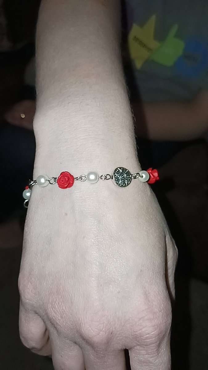 I showed Ethan this heart bracelet from @SmokedUpGoddess right after she dropped it, saying how much I loved it. Ethan had already ordered before I even showed it to him! Thank you so much, @SmokeyKustoms & and @justEthan420, for these beautiful valentines gifts! 🥰💋🤭💋😍❤️